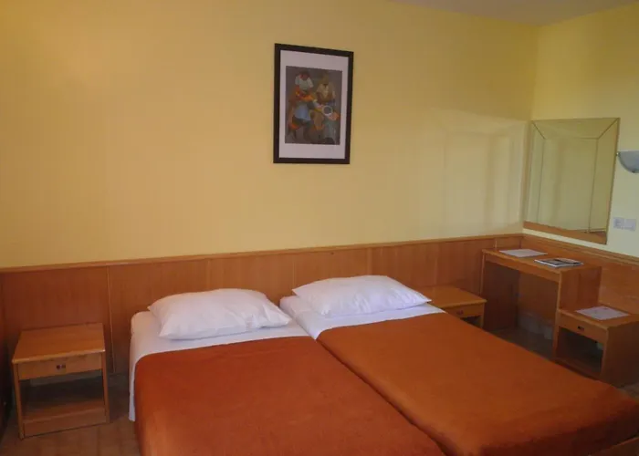 Zora Pavilions Hotel 2*